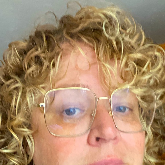 Meet Your Posher! - Picture 1 of 1